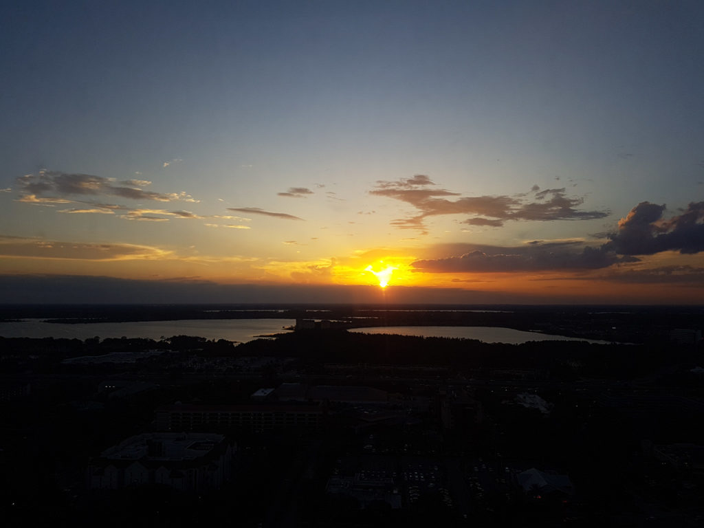 por do sol na orlando eye