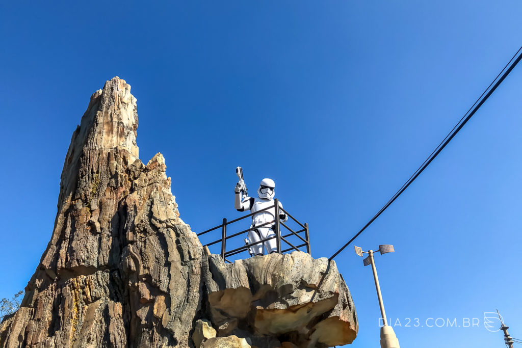 stormtroopers galaxys edge star wars hollywood studios