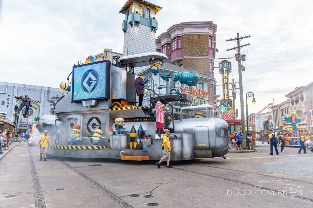 universal superstar parade minions